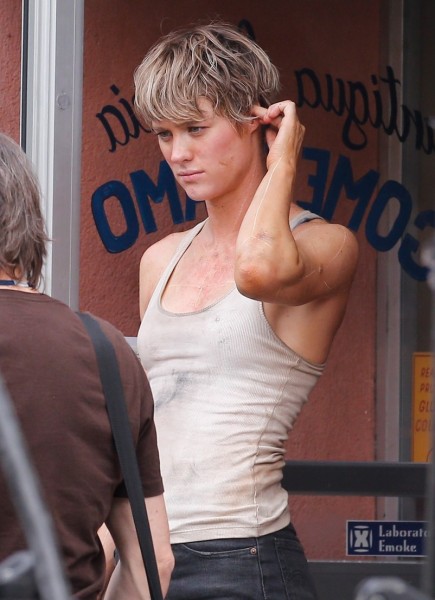 mackenzie-davis-terminator-set-02.jpg