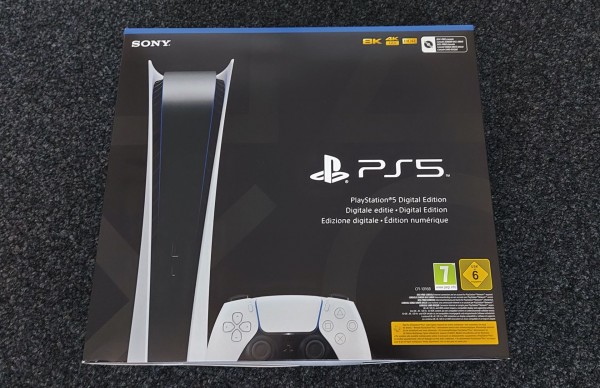 Sony Playstation 5 Digital Edition 3.jpg
